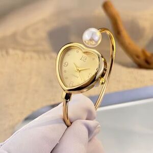Luxury Heart Dial Gold Watch – Slim Fit